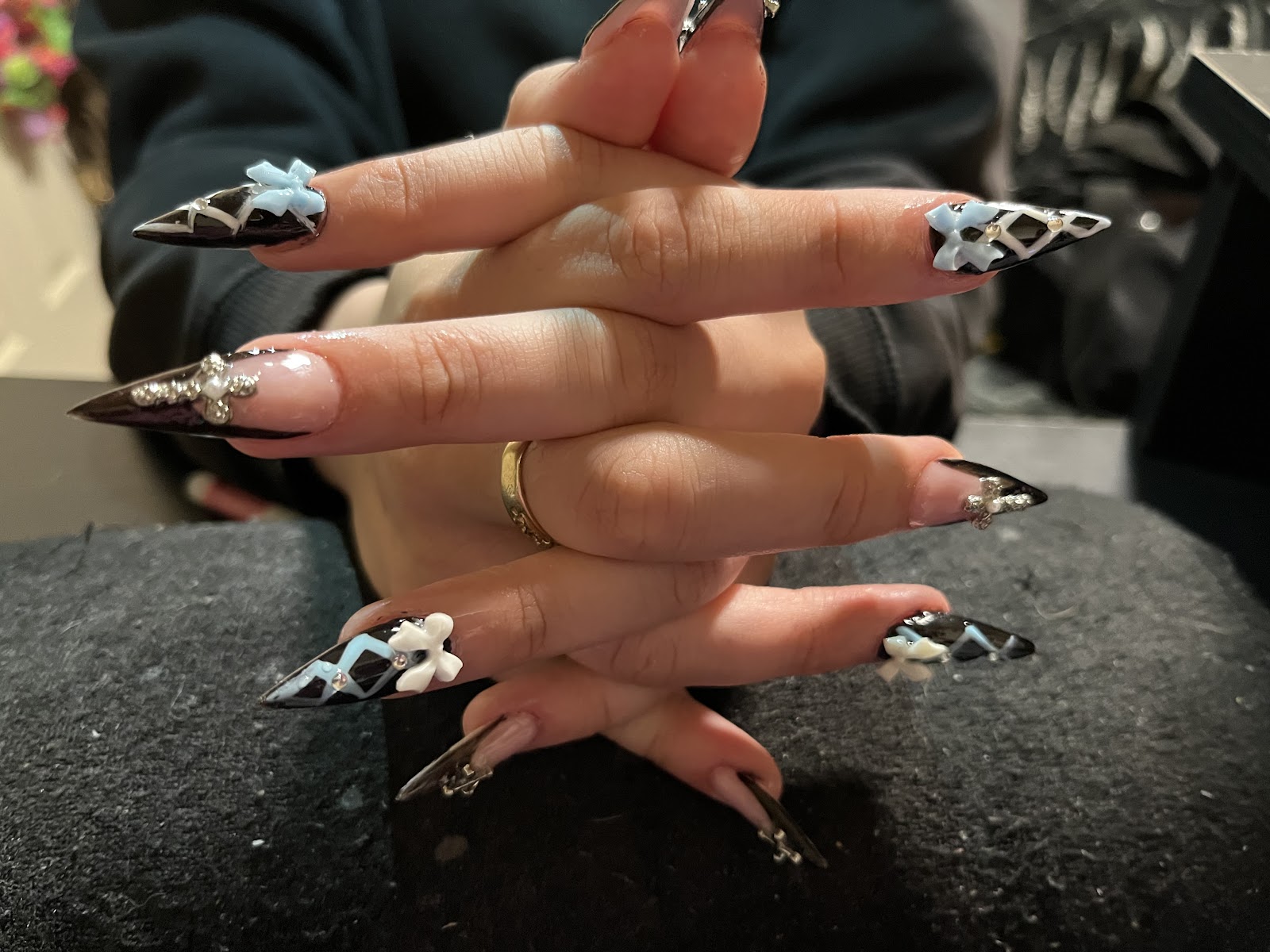 Nailsdonewithlove_bykinieya logo